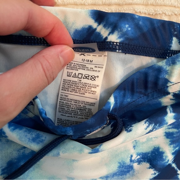 Old Navy Baby Boys Swimsuit + matching Rash guard 12-18MO - Picture 8 of 9